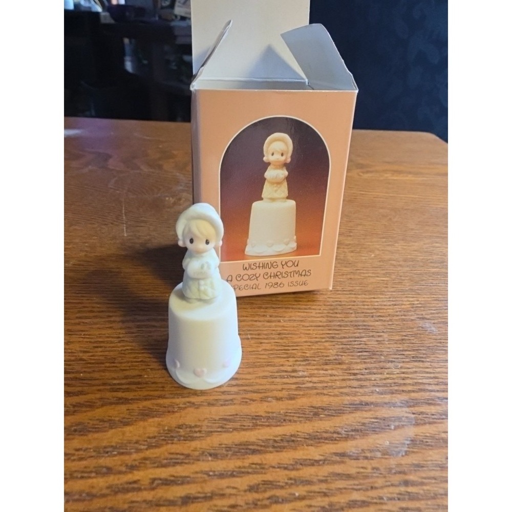 Precious Moments 102318 Wishing You A Cozy Christmas 1986 Bell